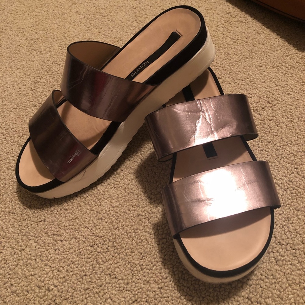 Kensie Metallic platform sandals